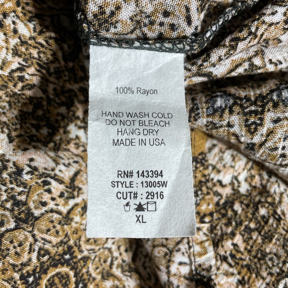 Elegant Women's Patterned Blouse - Picture 8 of 9